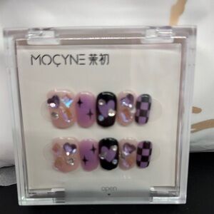 MOXYNE Purple and Black Nail Set
